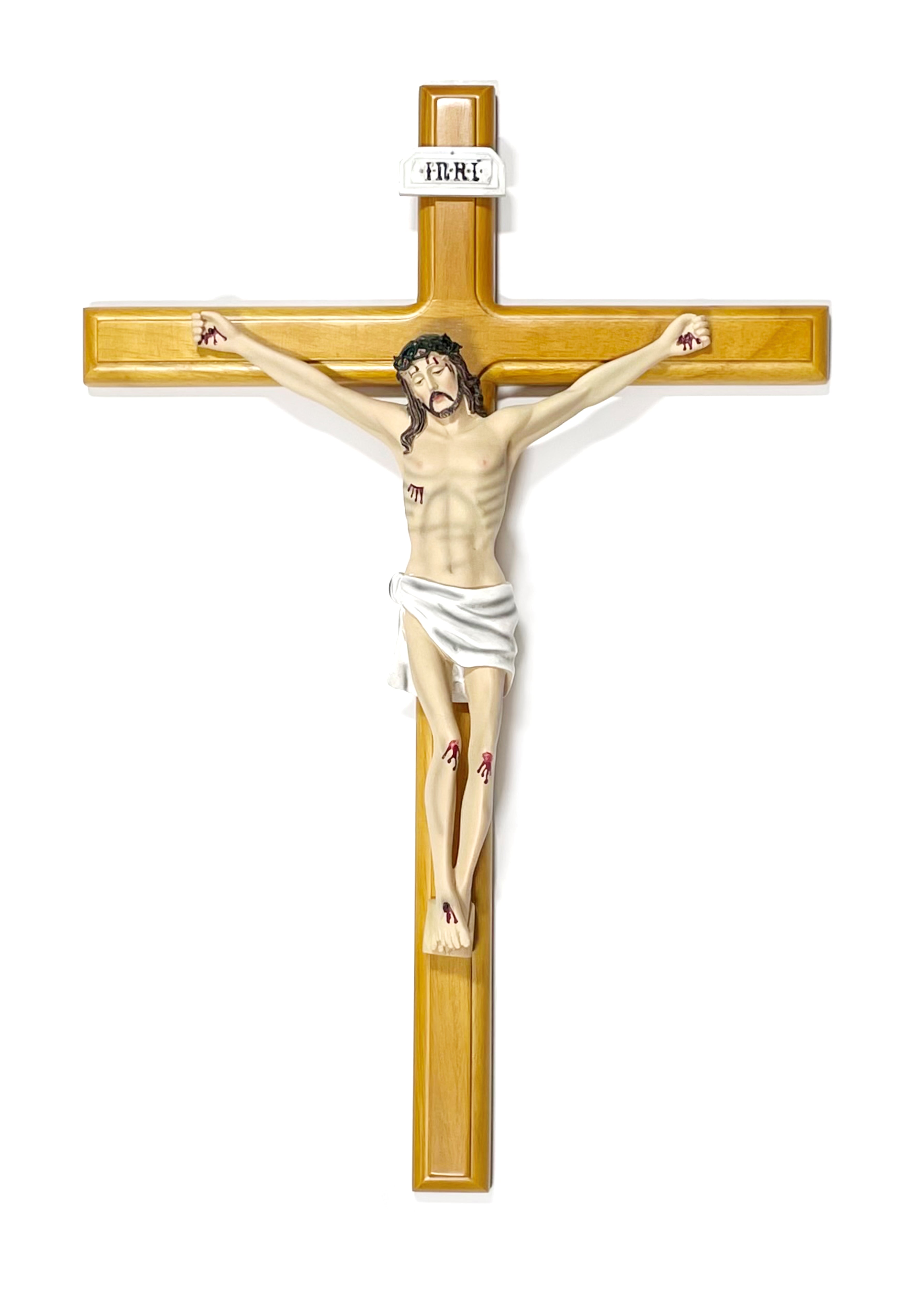 Crucifijo de madera con cuerpo de resina.