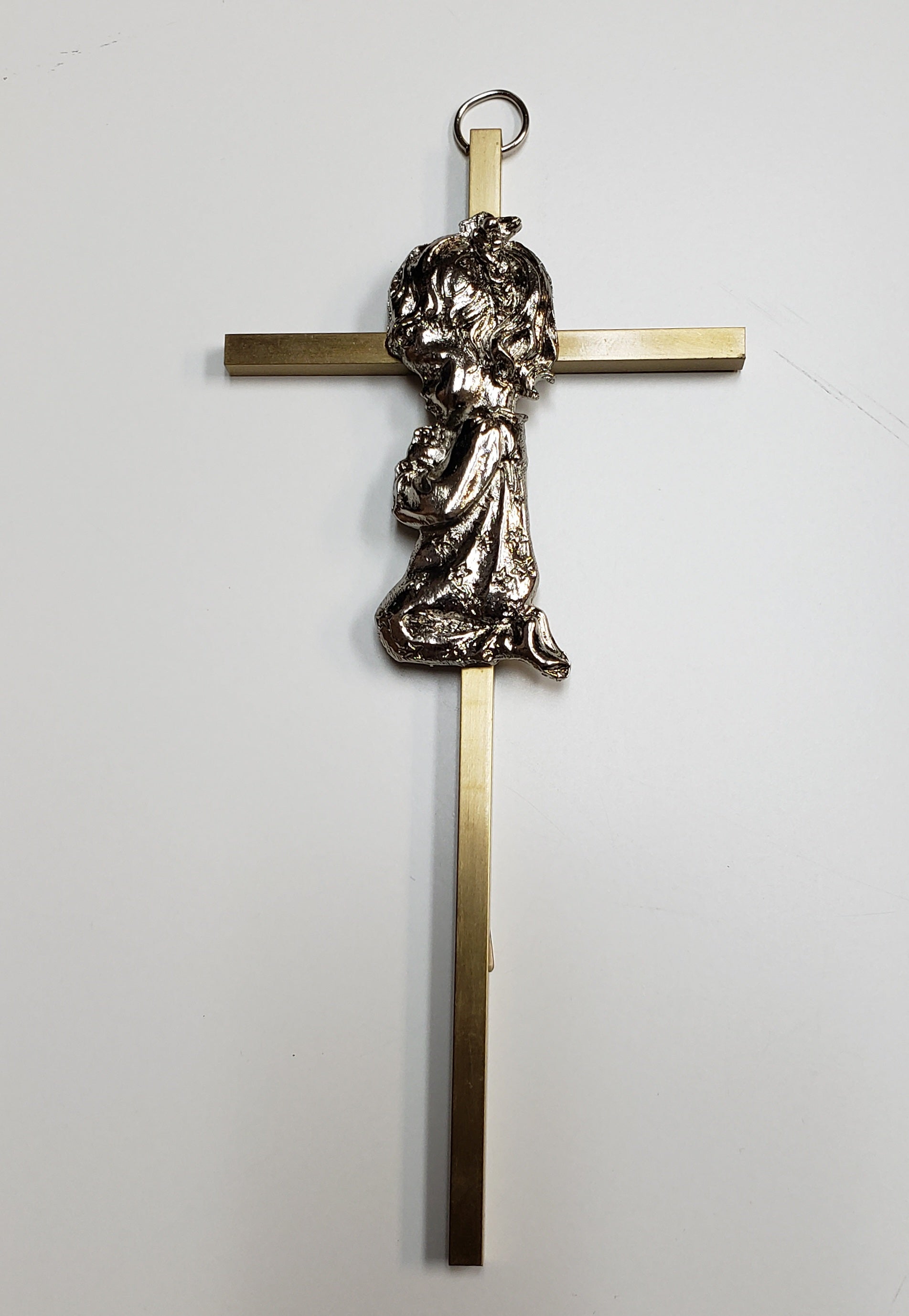 Cruz de niña rezando de latón