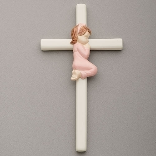 Cruz de pared de porcelana blanca pintada a mano de niña rezando de 7,5 pulgadas