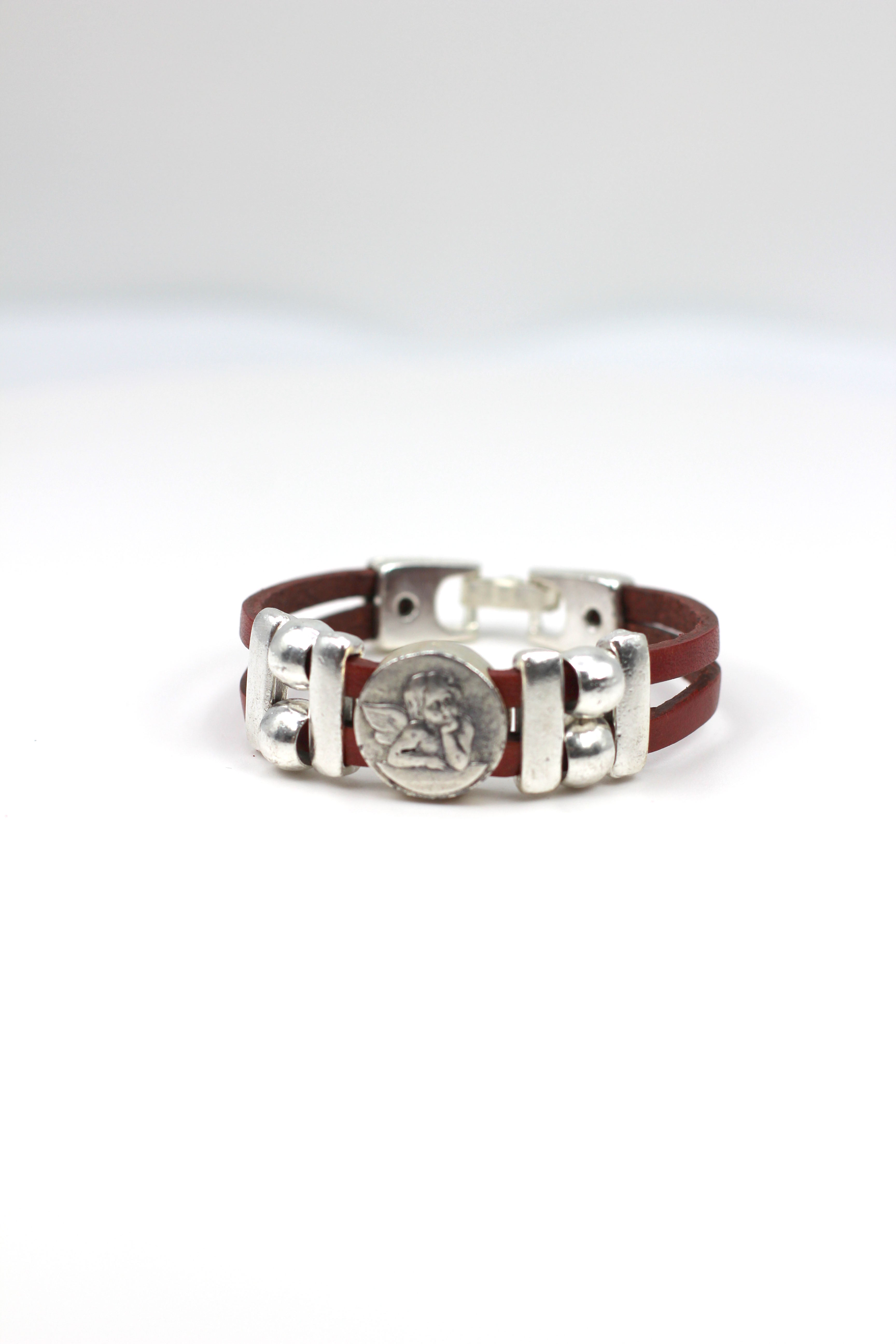 Pulsera de El Ángel de la Guarda joyería artesanal con Doble Tira de Cuero de Graciela's Collection
