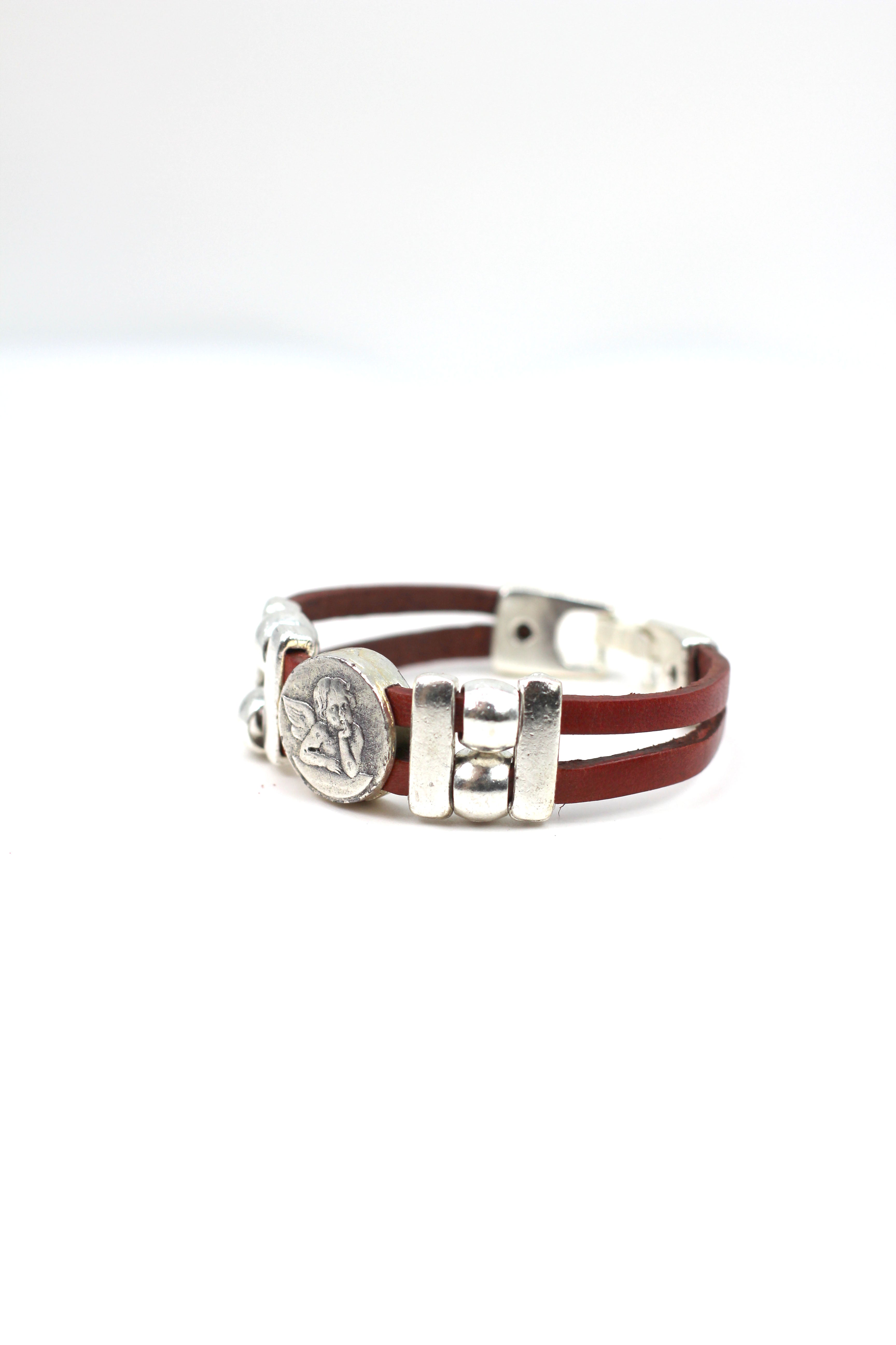 Pulsera de El Ángel de la Guarda joyería artesanal con Doble Tira de Cuero de Graciela's Collection