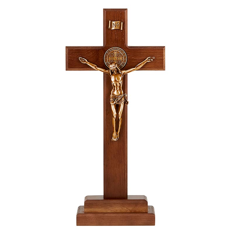 Crucifijo de pie de San Benito