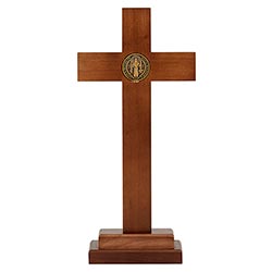 Crucifijo de pie de San Benito