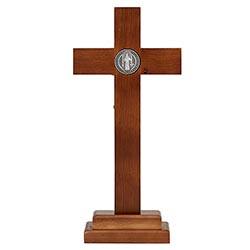 Crucifijo de pie de San Benito