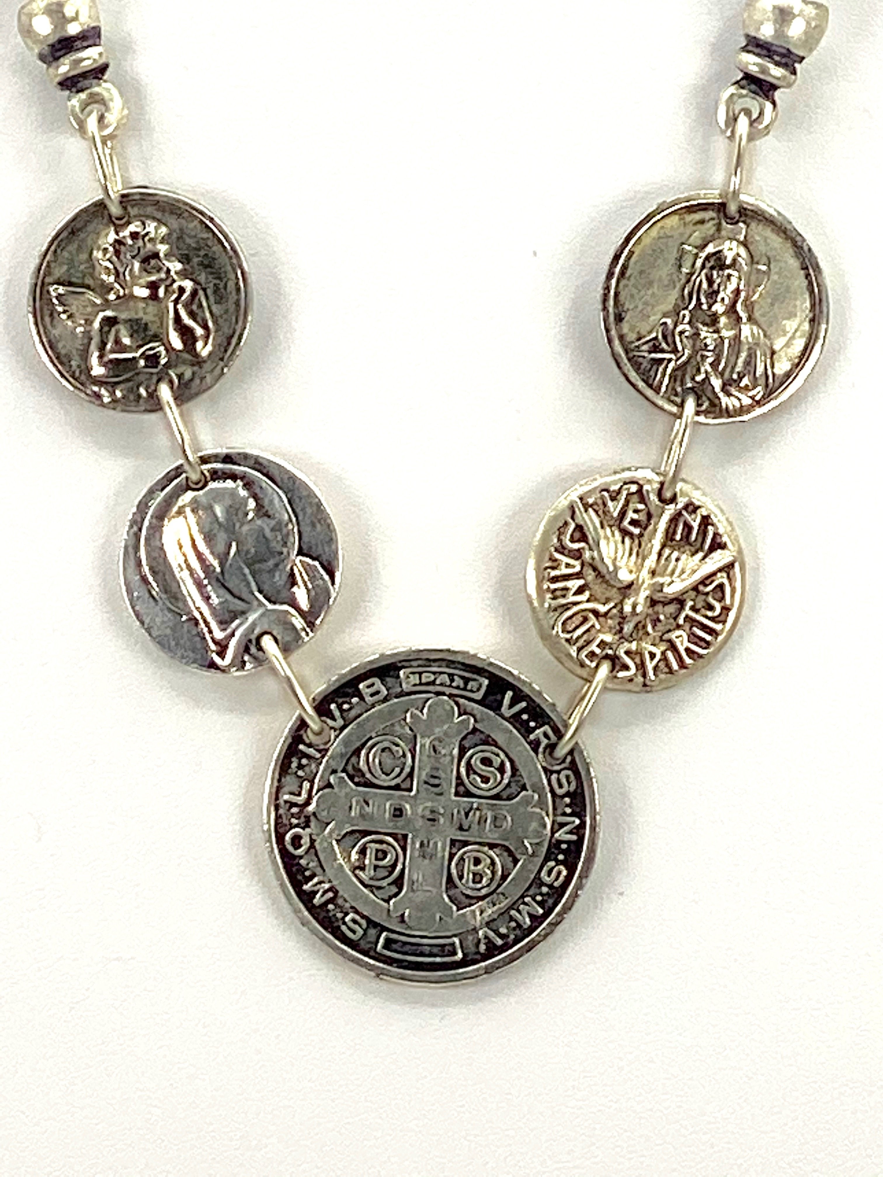Collar Vintage de San Benito, Virgen María, Sagrado Corazón de Jesús, Espíritu Santo y Ángel de la Guarda - Joyería Artesanal con Correa de Cuero Genuino de Graciela's Collection