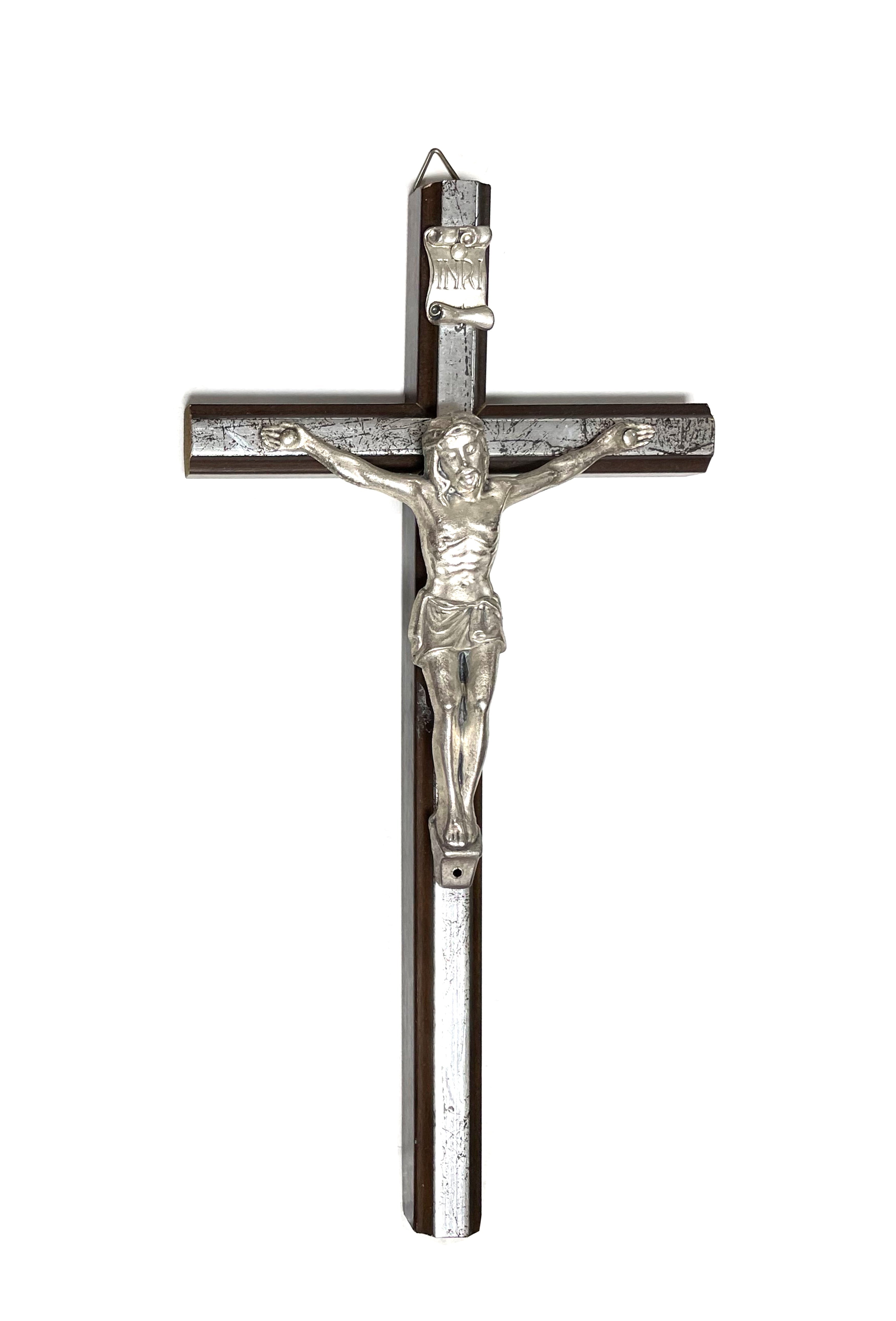 Crucifijos de madera con línea de plata y cuerpo de metal plateado.