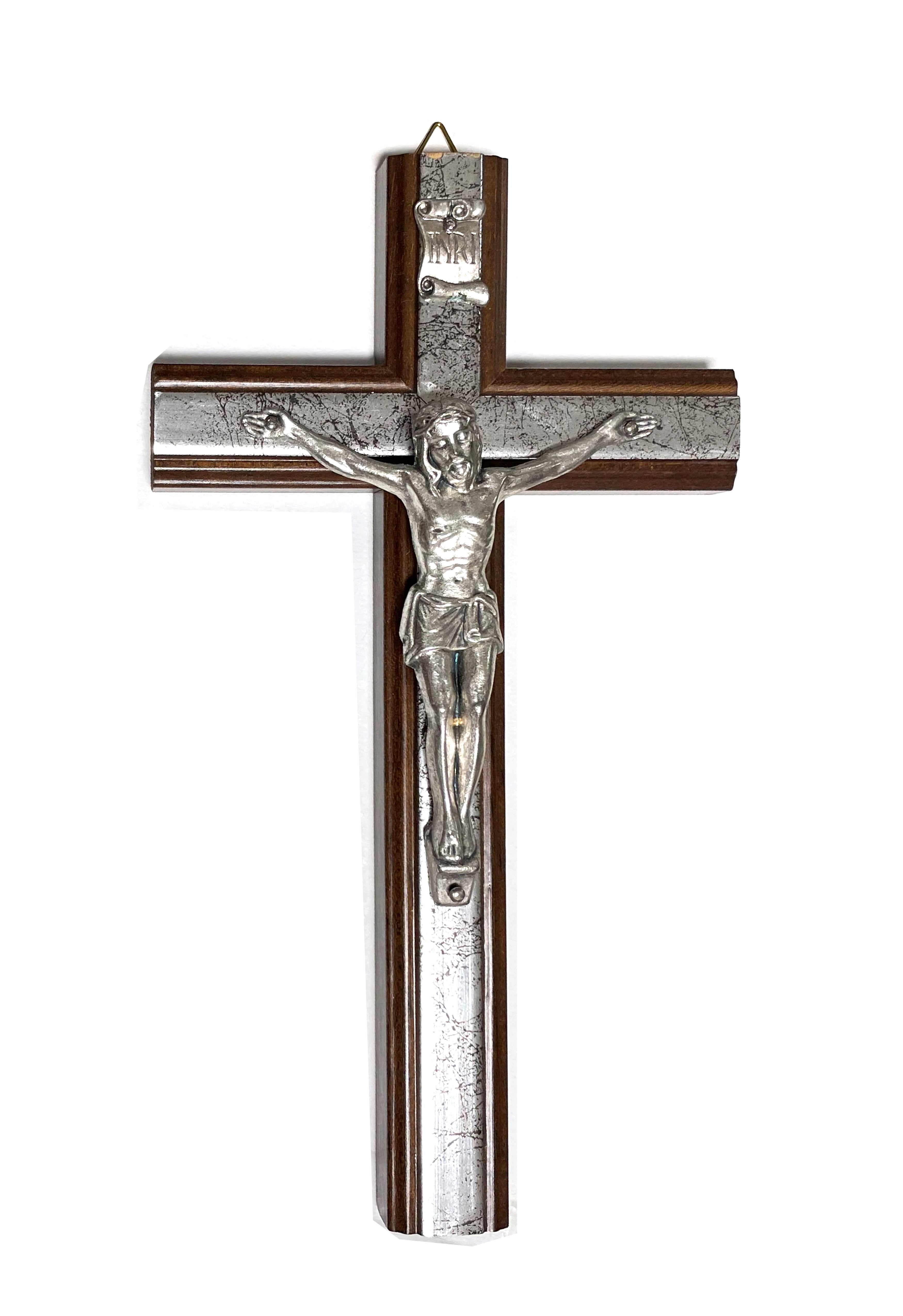 Crucifijos de madera con línea de plata y cuerpo de metal plateado.