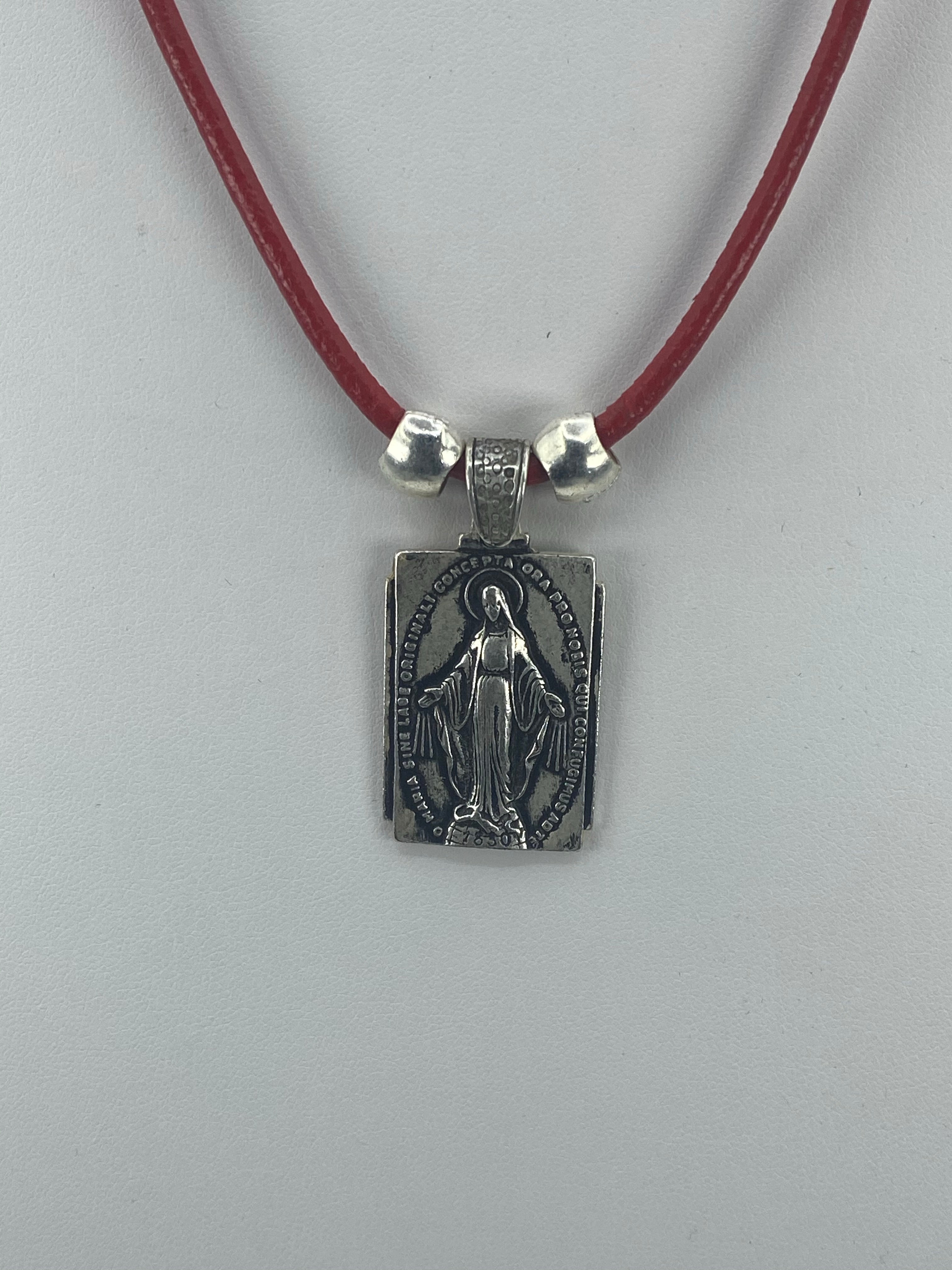 Collar Vintage Virgen María Milagrosa Joyería Hecha a Mano con Correa de Cuero Genuino de Graciela's Collection