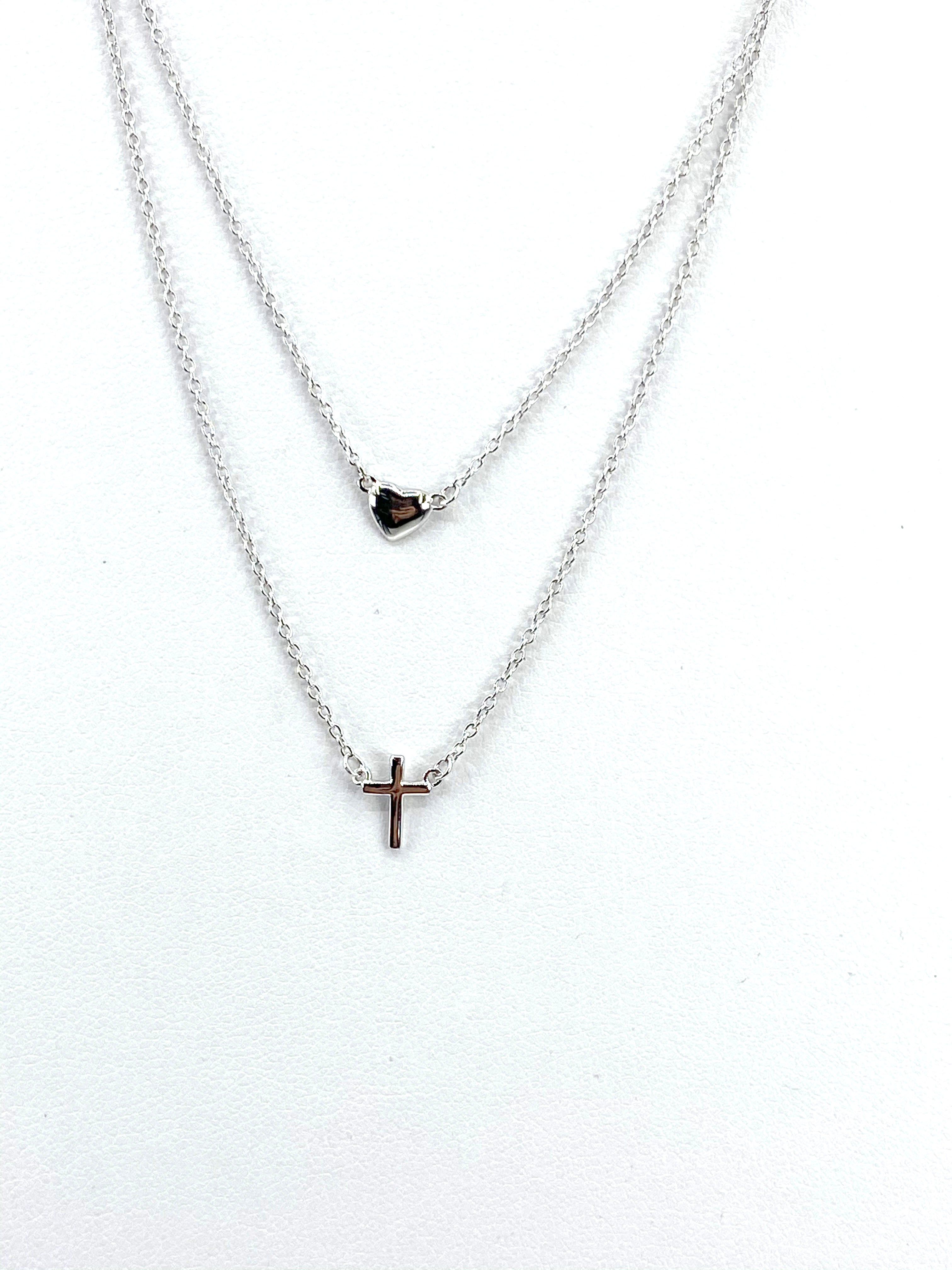 Collar de doble hebra con corazón y cruz en plata de ley 925 bañada en rodio