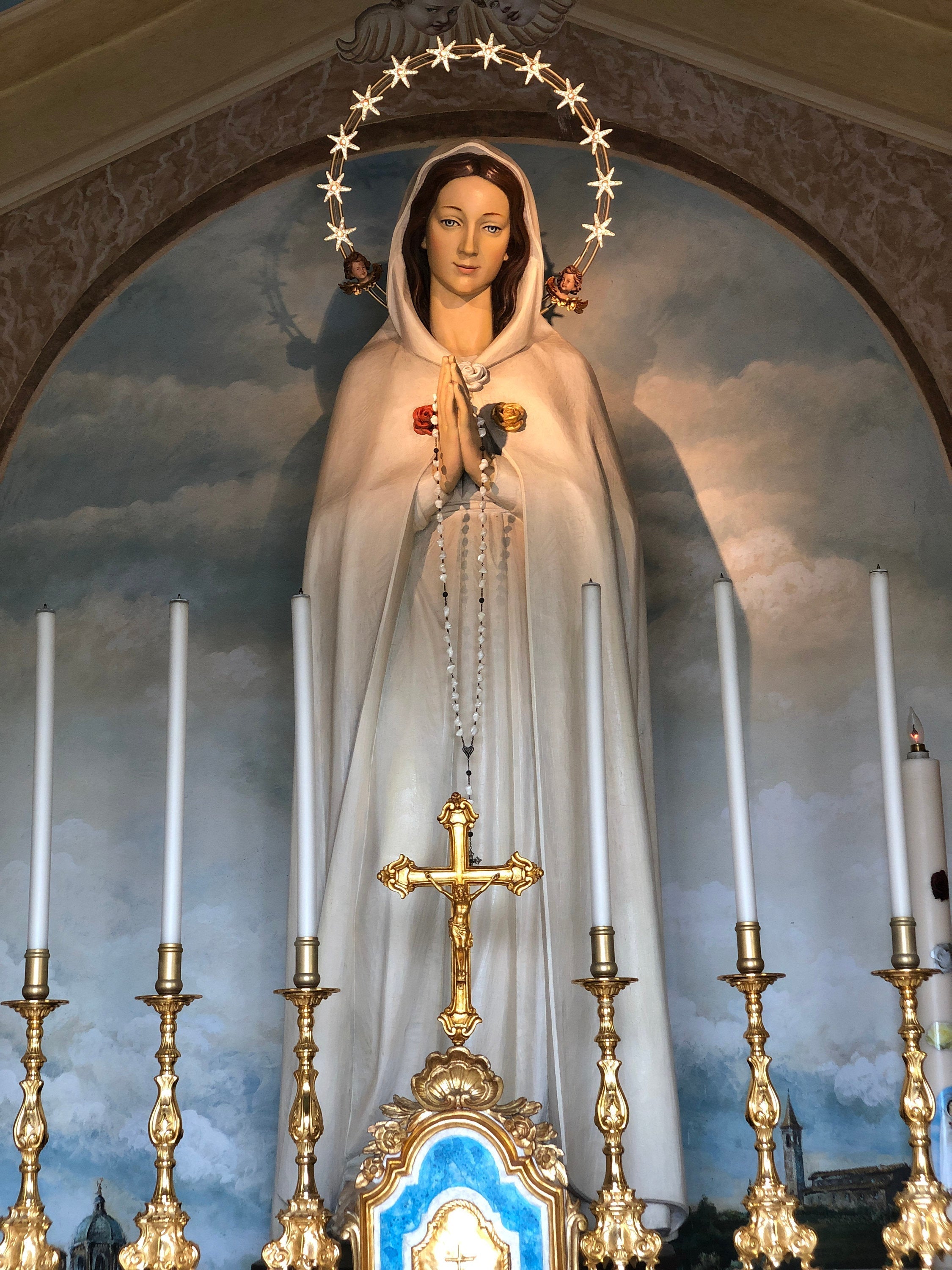The Faith Gift Shop Mystic Rose Virgin Mary Hand Painted in Italy -  Our Tuscany Collection - Virgen Maria Rosa Mistica